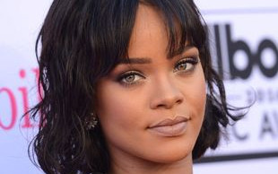 Gdy Chris Brown zabarykadował się w swojej willi, dostał smsa od…