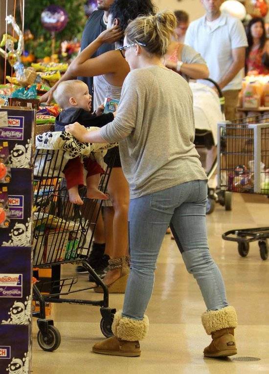 Hilary Duff na zakupach z synkiem