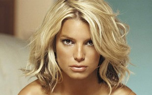 Jessica Simpson bawi się