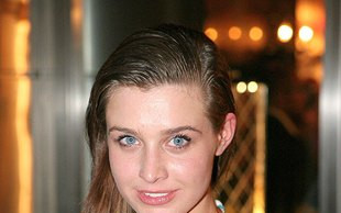 Julia Kamińska w swetrze i glanach