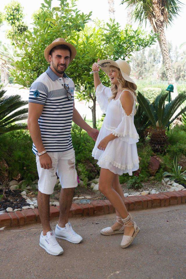 Jakub Kucner ze swoją  dziewczyną w Tunezji