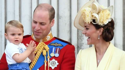 Najmłodszy syn Kate i Williama kończy 8 lat. Louis to kopia ojca