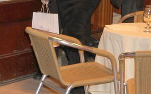 Pupa Kim Kardashian nie mieści się na krześle!