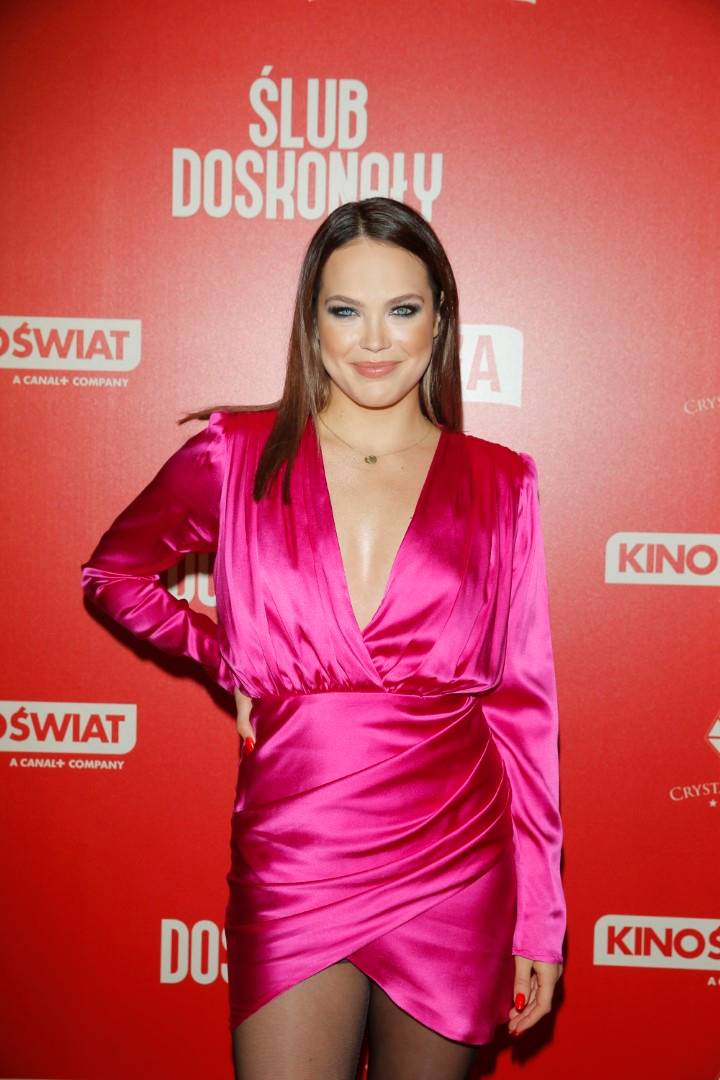 Premiera filmu “Ślub doskonały”: Agnieszka Kaczorowska z GRZYWKĄ! Izabela Janachowska niczym panna młoda w sukni ślubnej