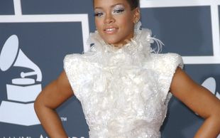 Rihanna w szykownej kreacji od Elie Saab (FOTO)