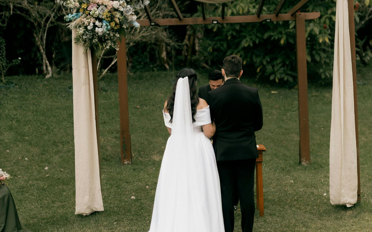 Syn uwielbianej aktorskiej pary wziął ślub. Zdjęcia z ceremonii trafiły do sieci