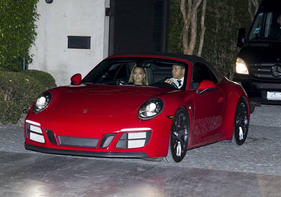 OMG! Alex Rodriguez podarował BARDZO DROGI prezent Jennifer Lopez. Każda kobieta o tym marzy