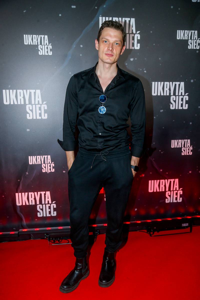 Premiera filmu “Ukryta sieć”. Grażyna Torbicka i jej szczupłe nogi, cała na czarno Magdalena Koleśnik, zakochani Trybsonowie