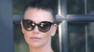 Poznalibyście ją w fryzurze a la Sinead O’Connor? (FOTO)