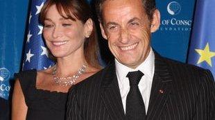 Carla Bruni pokazuje brzuszek