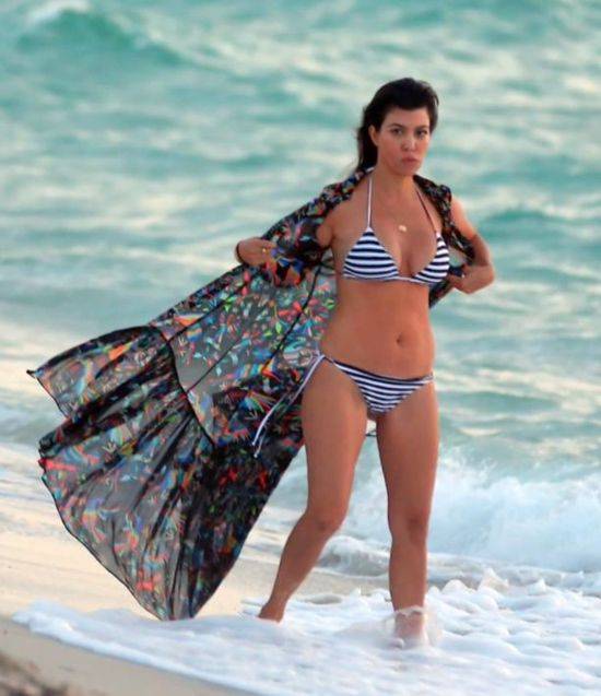 Kourtney Kardashian na plaży w Miami