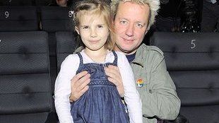 Tatusiowe z córeczkami na premierze Królewny Śnieżki (FOTO)