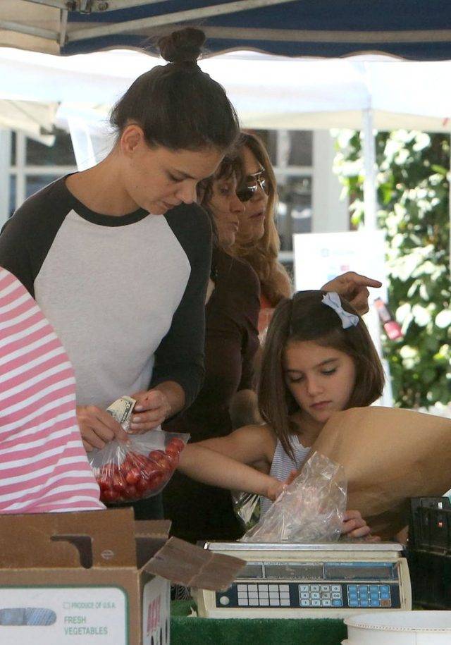Suri Cruise – w 2016 roku córka Toma Cruise’a i Katie Holmes skończyła 10 lat