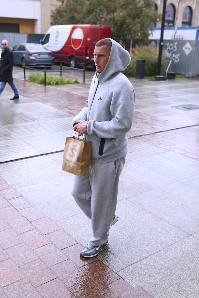 Piłkarze zjechali się na zgrupowanie reprezentacji Polski. Lewy od razu wyszedł do kibiców