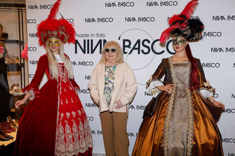 Gwiazdy świętują dzień wiosny w butiku. Monika Jarosińska po operacji, dawno niewidziana Olga Borys…