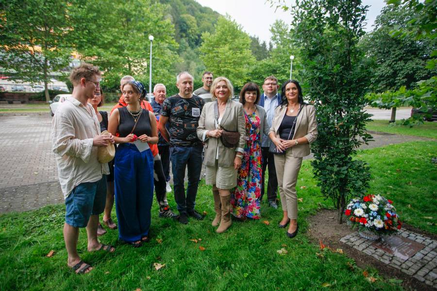 Antek Królikowski nie pojawił się na ważnym rodzinnym wydarzeniu! Nie zabrakło jednak jego mamy i rodzeństwa