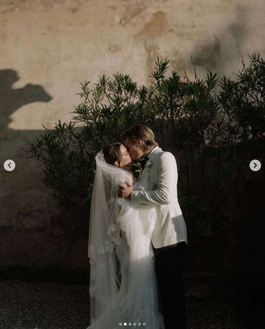 Tak wyglądał ślub Millie Bobby Brown i Jake’a Bongioviego! Do sieci trafiły zdjęcia z sekretnej ceremonii w Toskanii (FOTO)