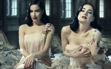 Dita Von Teese w erotycznej reklamie Perrier (FOTO)