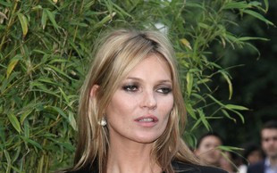 Kate Moss szokuje na okładce magazynu POP (FOTO)