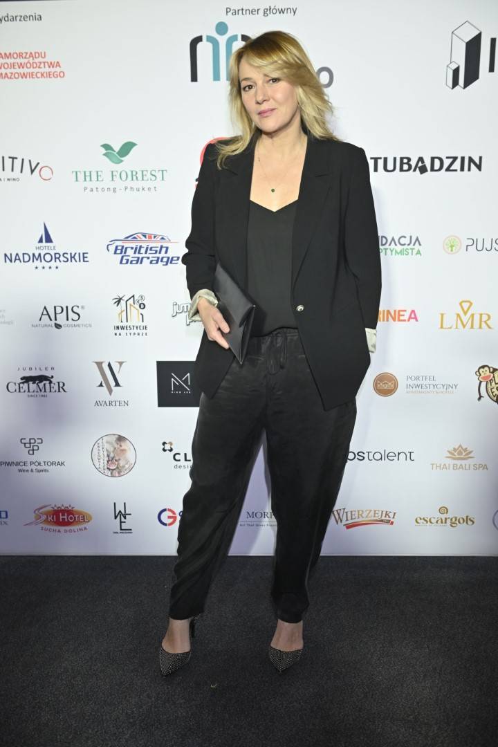 Gala Osobowości i Sukcesy: Doda założyła sukienkę na kombinezon, dawno niewidziana Karolina Pisarek z mężem