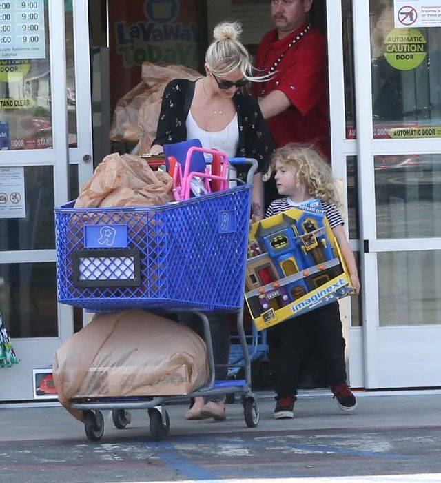 Jessica i Ashlee Simpson na zakupach z dziećmi