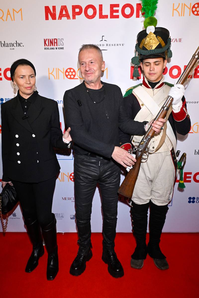 Dawno niewidziany Bogusław Linda zawitał na premierę filmu “Napoleon”