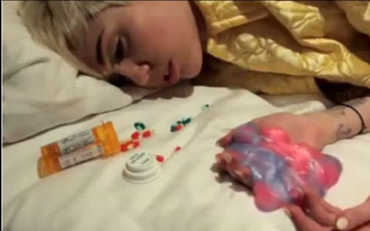 Miley Cyrus tym razem posunęła się za daleko? (VIDEO)