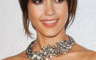 Pewna Chinka da się pociąć, by wyglądać jak Jessica Alba