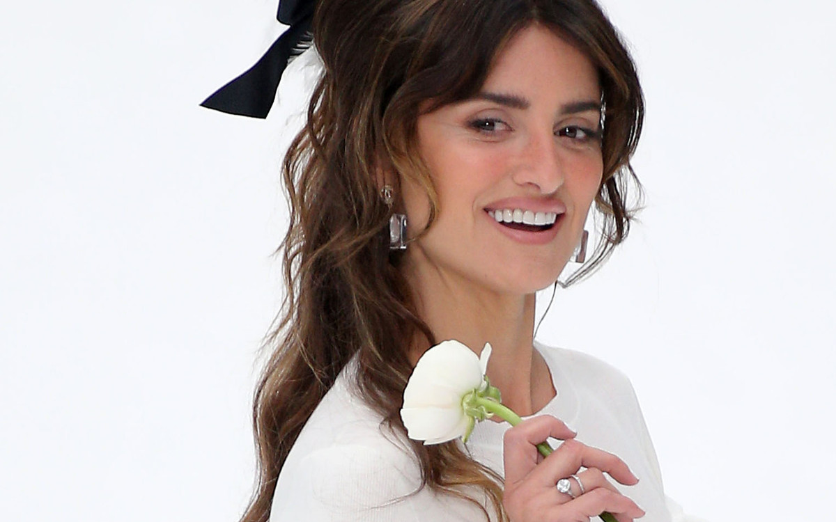 44-letnia Penelope Cruz na wybiegu Chanel – co za FIGURA!