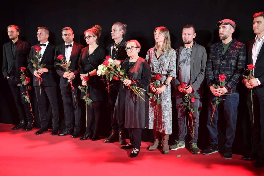 Premiera filmu Agnieszki Holland. Anja Rubik, Maciej Stuhr z partnerką i POLITYCY