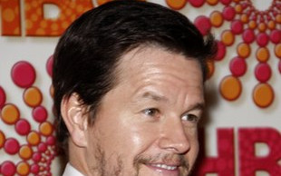 Mark Wahlberg usuwa tatuaże przy dzieciach