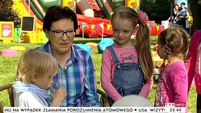 3-letni wnuczek Ewy Kopacz przerwał wywiad (VIDEO)