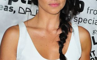 Gorąca i wolna Adriana Lima kusi na salonach (FOTO)