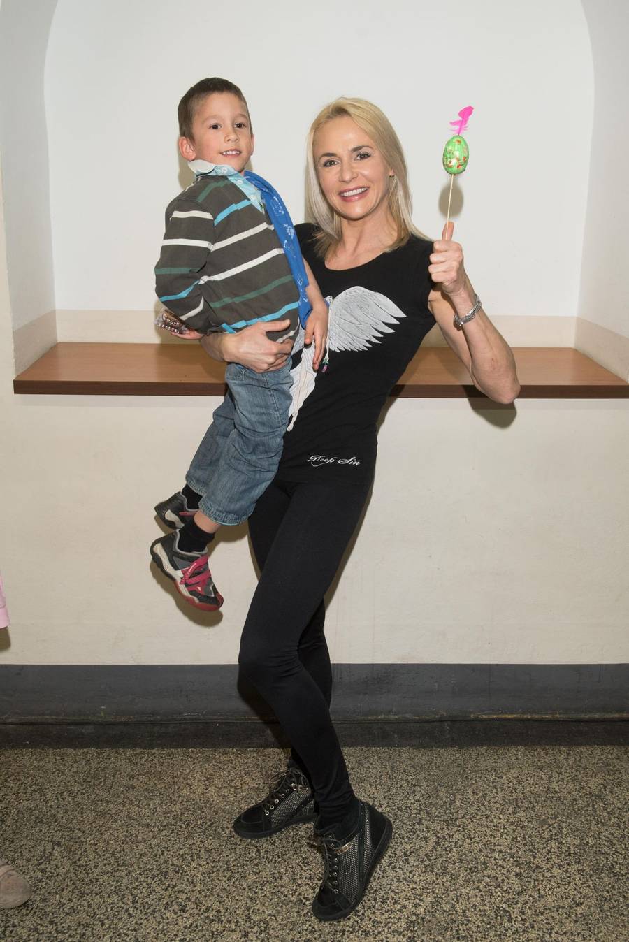 Paula Tumala, Kasia Vu Manh, Kamila Porczyk i inne gwiazdy malują z dziećmi pisanki