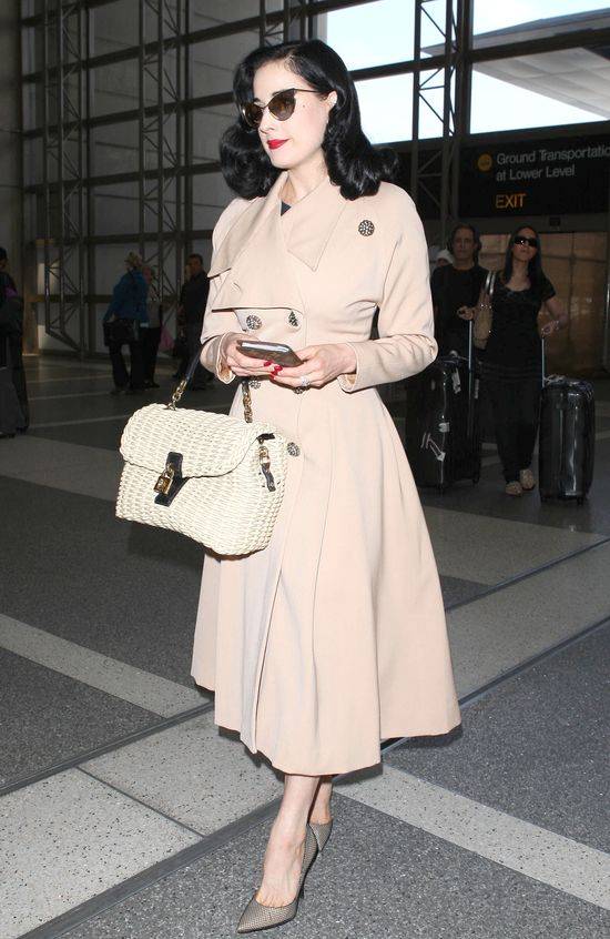 Dita Von Teese na lotnisku