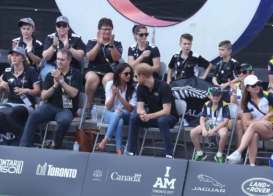 Przyszłej KSIĘŻNEJ NIE WYPADA się tak ubierać? (ZDJĘCIA)