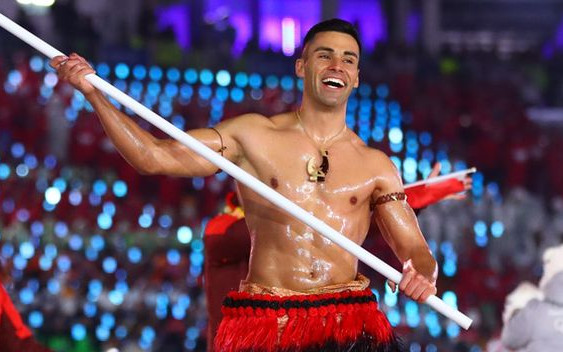 Topless na mrozie – sportowiec z Tongi  gwiazdą Olimpiady w Pjongczang