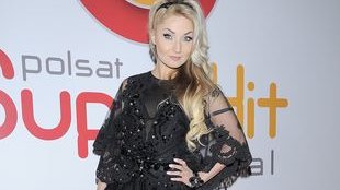 Doczepy i koronki Cleo ledwo mieściły się w kadrze (FOTO)