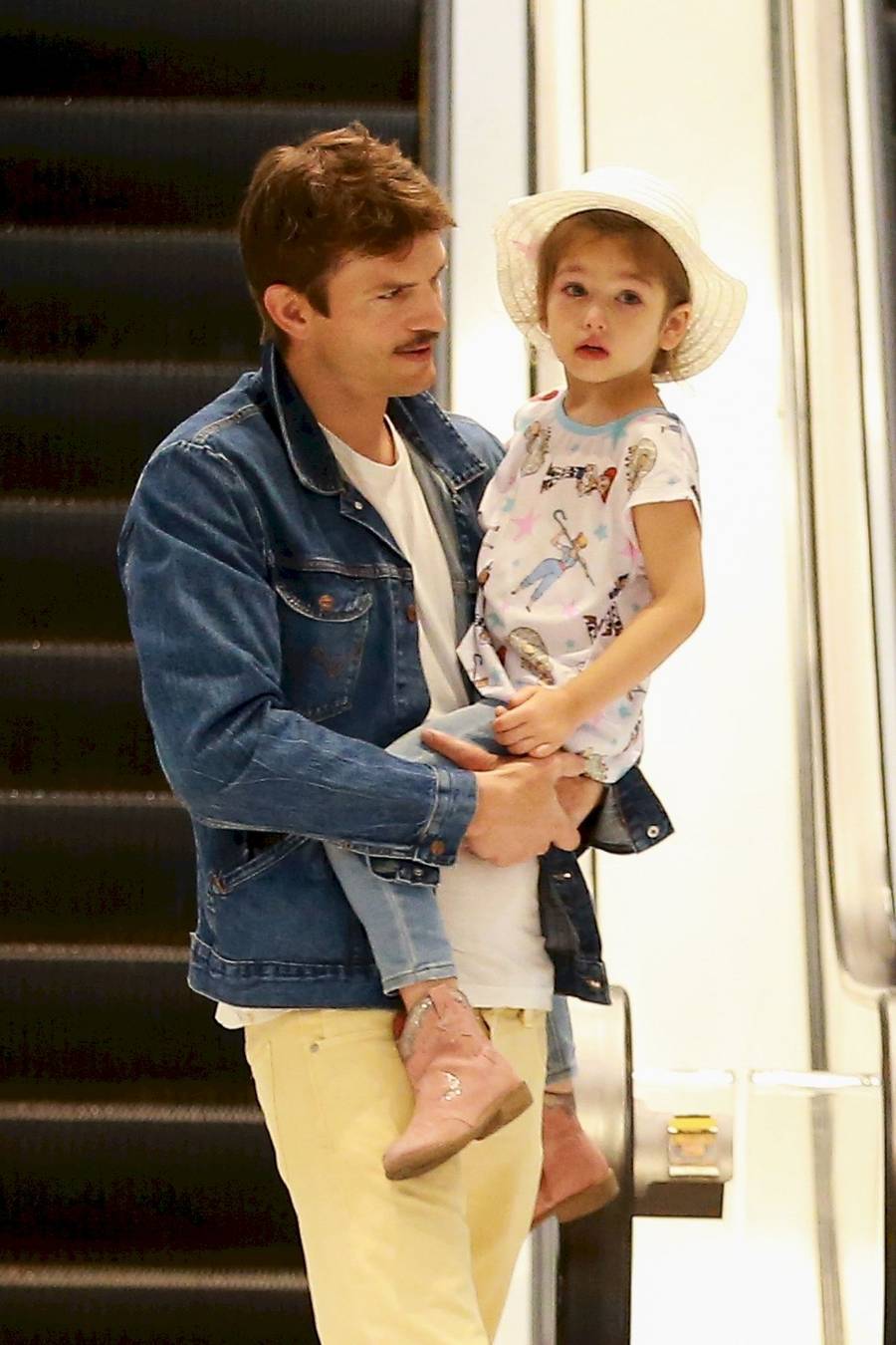 Ashton Kutcher z córeczką Wyatt