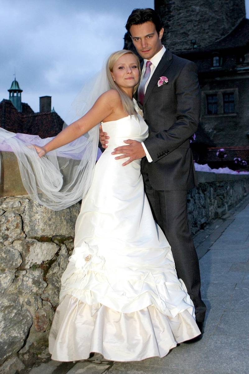 Tak wyglądał ślub Anety Zając i Mikołaja Krawczyka w „Pierwszej miłości”. Mało kto wie, że poznali się dużo wcześniej… (FOTO)