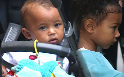 Mama w pracy, dzieci z opiekunką – Kim musi mieć czas dla fanów (FOTO)