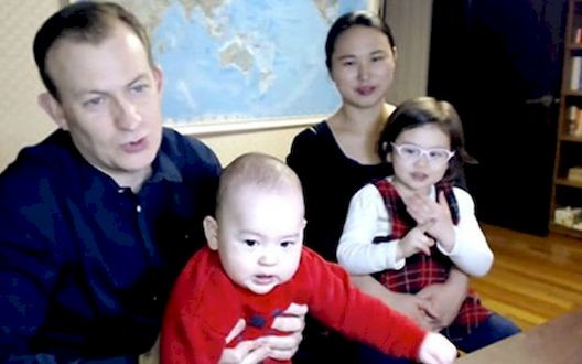 Ekspert BBC tłumaczy się z komicznej wpadki na żywo (VIDEO)