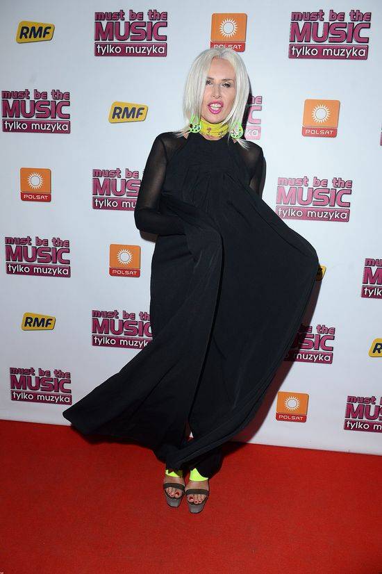 Stylizacje Kory z planu Must Be The Music