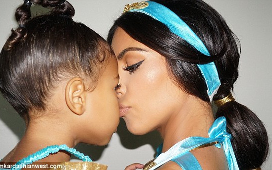 Kim Kardashian nie wychodzi z domu, BO ZMNIEJSZYŁA POŚLADKI!