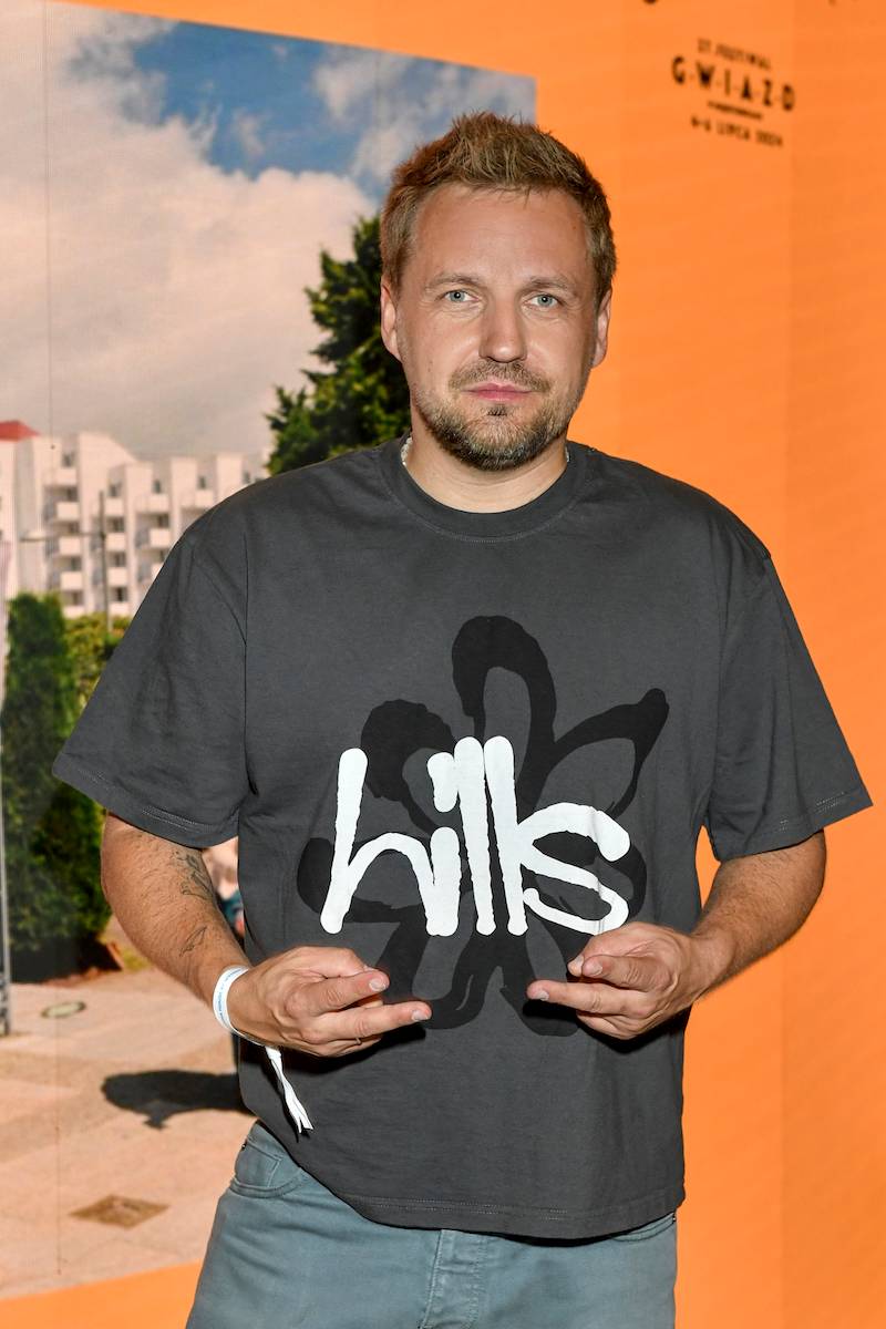 Festiwal Gwiazd w Międzyzdrojach. Paweł Domagała z żoną, Sambor Czarnota z synem na plaży