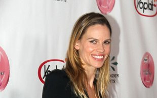 Hilary Swank znów do wzięcia!