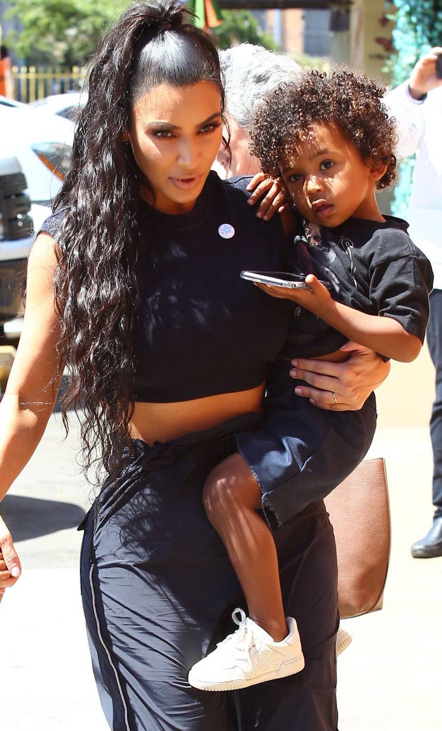 Nori i Saint mają już swoje smartfony