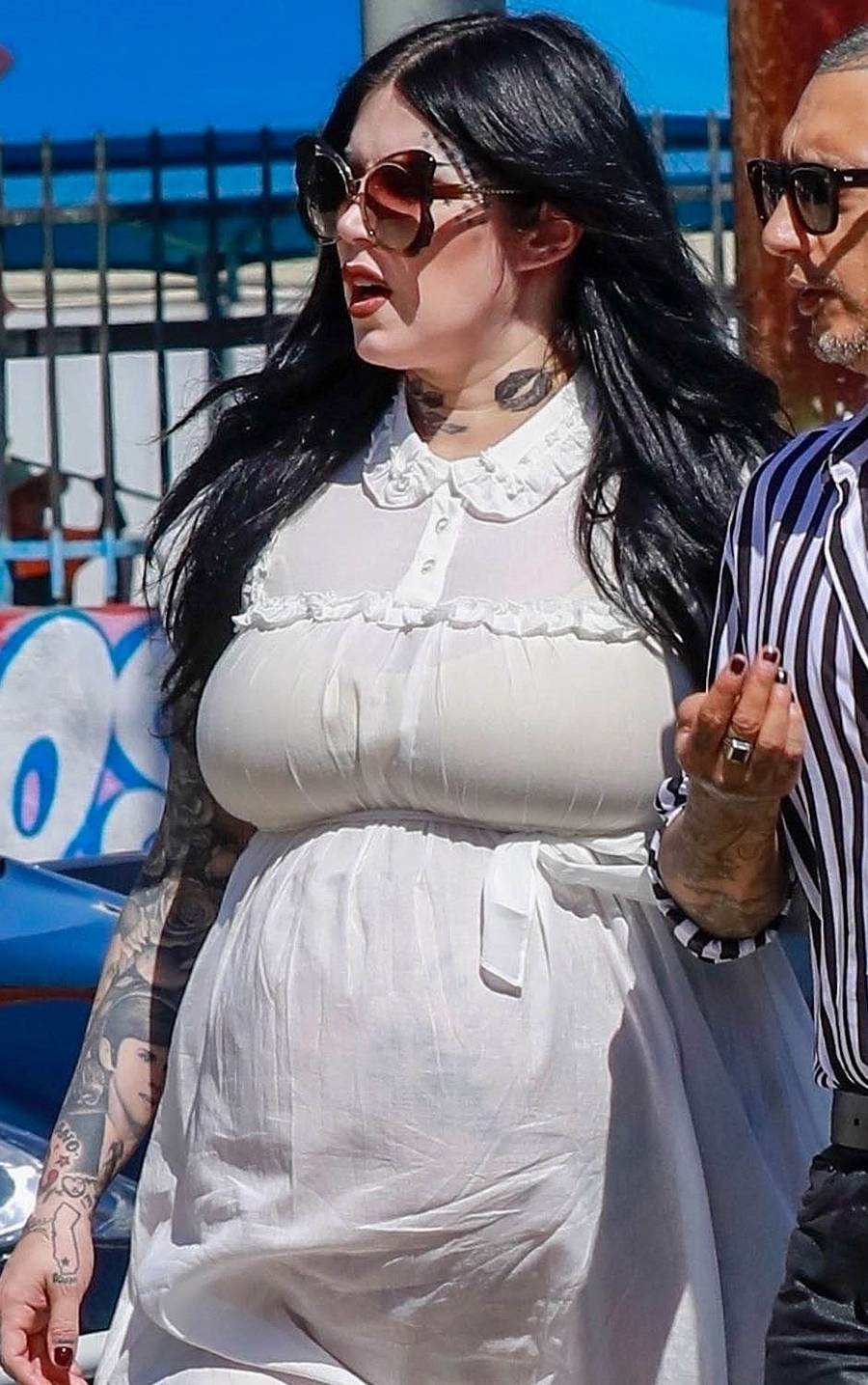 Gwiazda pokazała swój OGROMNY ciążowy brzuszek (ZDJĘCIA)