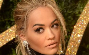 Rita Ora ma piękne piersi! (FOTO)