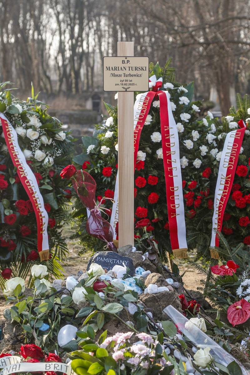Pogrzeb Mariana Turskiego. Monika Olejnik z partnerem, Rafał Trzaskowski, dawno niewidziana Gołda Tencer…